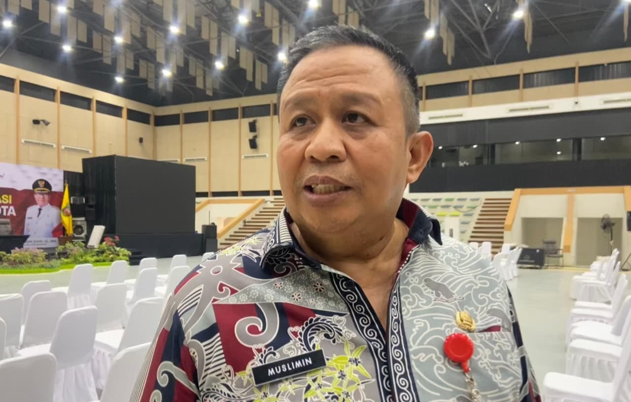 Kepala Disporapar Kota Samarinda, Muslimin saat diwawancarai usai Rakor di GOR Segiri, Kamis (29/10/2026). (Foto: Tri/Pusaranmedia.com)