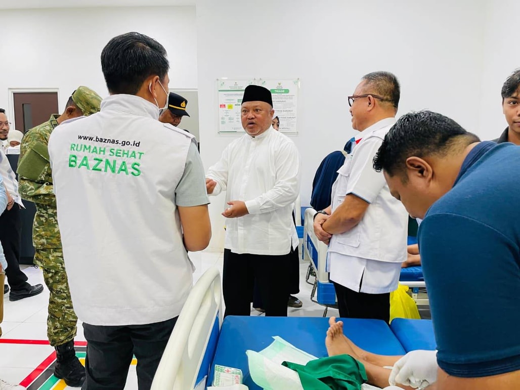 Wakil Bupati Berau Gamalis, saat meninjau pelaksanaan khitanan massal. (Baiq Eliana/Seputarfakta.com)