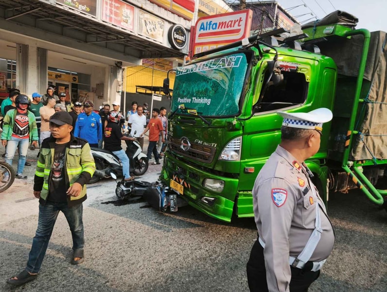 Kronologi Kecelakaan di Turunan Rapak, Truk Sembako Banting Setir hingga Tabrak Motor