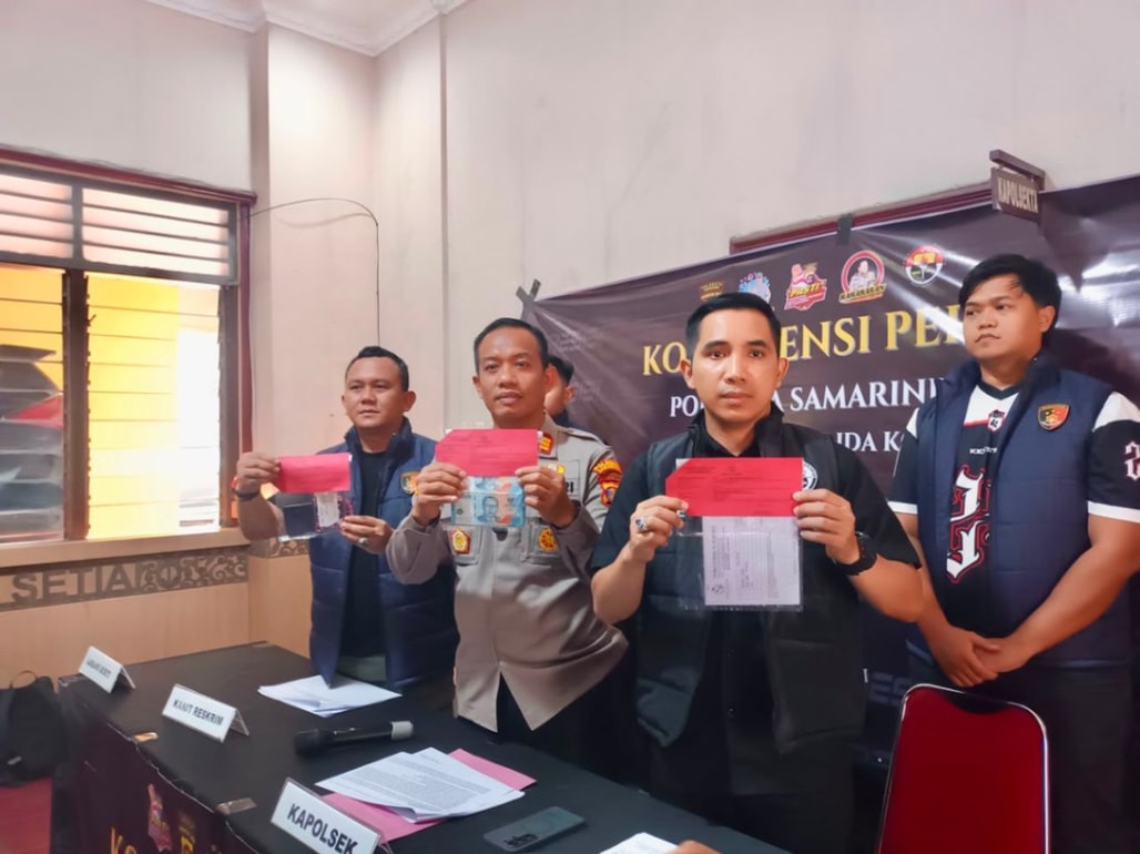 Kapolsek Samarinda Kota, AKP Amiruddin beserta jajaran mengungkap kasus pencurian perhiasan yang dilakukan seorang  baby sitter(Foto: Arsensia Serlyani/seputarfakta.com)