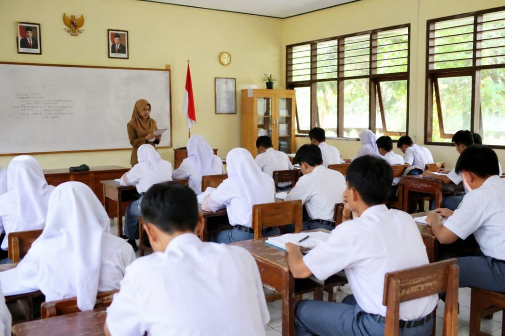 Ilustrasi kegiatan belajar mengajar di sekolah, (Foto: Ilustrasi AI)