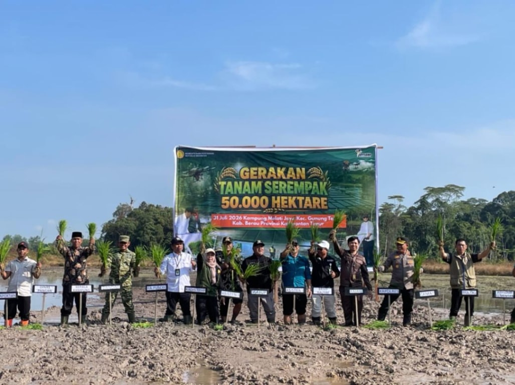 Gerakan Cetak Sawah Rakyat di Kampung Melati Jaya, Kecamatan Gunung Tabur. (Foto: Baiq Eliana/seputarfakta.com)